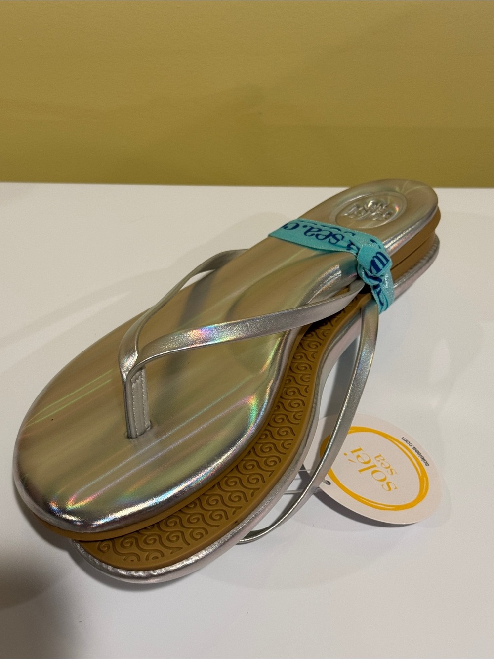 NWT Solei sea metallic flip flop size 6.
